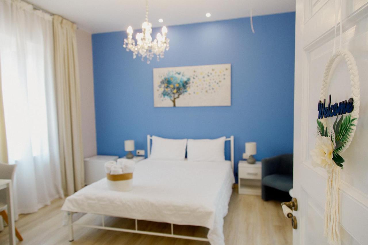 Rooms In Yard Corinth Bagian luar foto