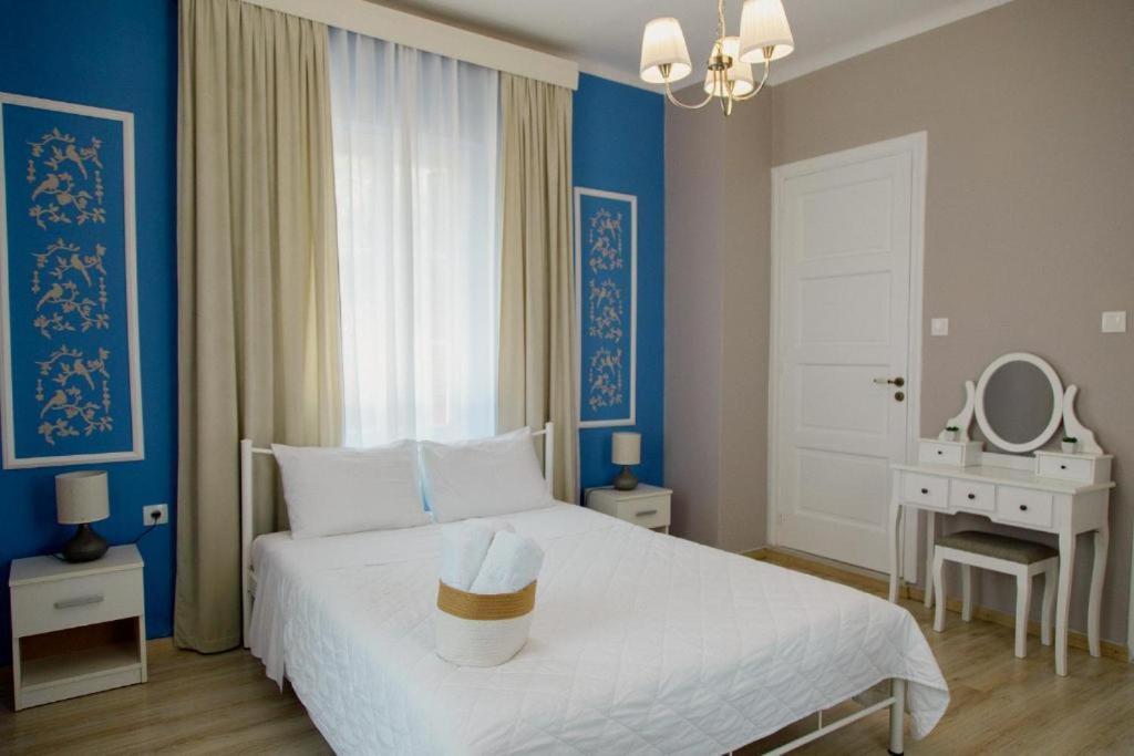 Rooms In Yard Corinth Bagian luar foto