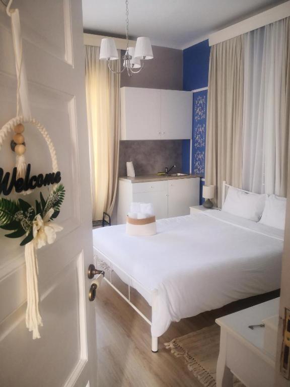 Rooms In Yard Corinth Bagian luar foto