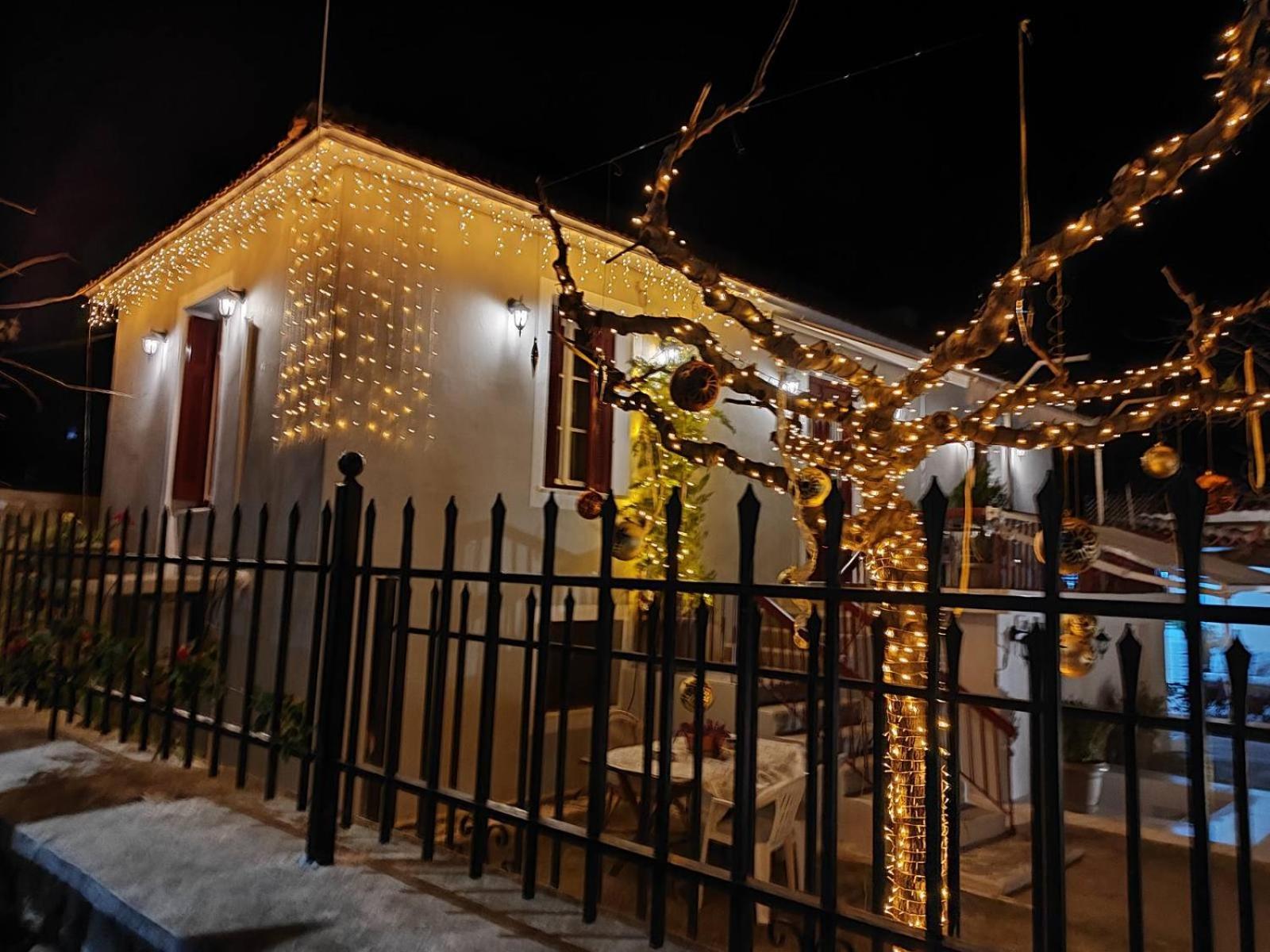 Rooms In Yard Corinth Bagian luar foto